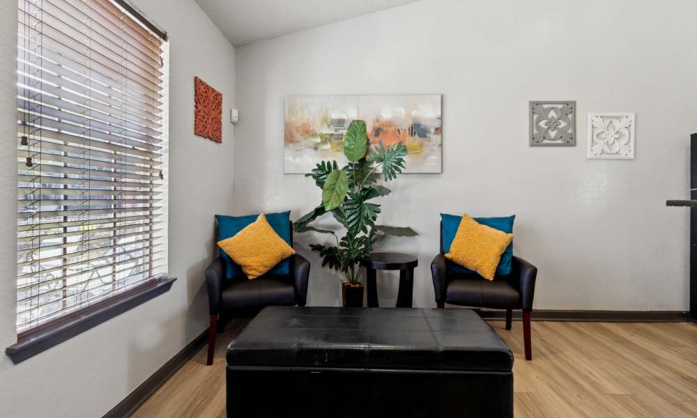Community room seating area at Arbors of Taylor in Taylor, Texas