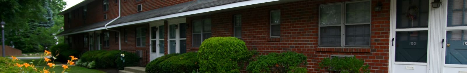 Neighborhood around Brookview Manor Apartments