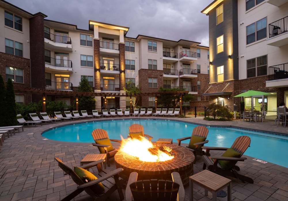Charming apartment community at One Metrocenter in Nashville, Tennessee