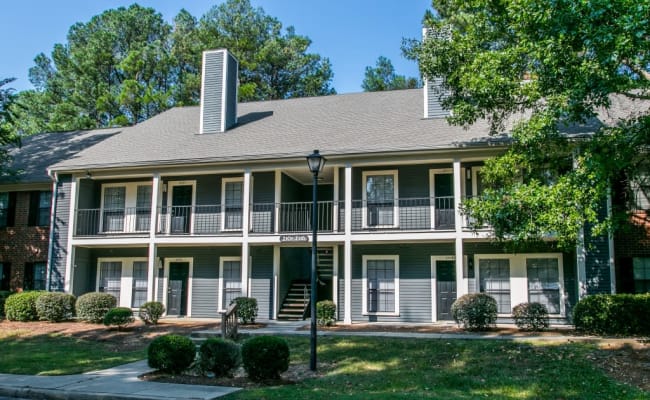 Exterior of St. Andrews Commons Apartments in Columbia, South Carolina