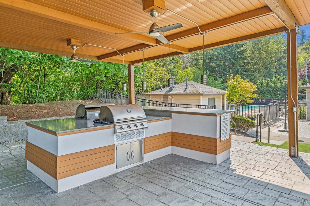Grilling area at Pebble Cove Apartments in Renton, Washington
