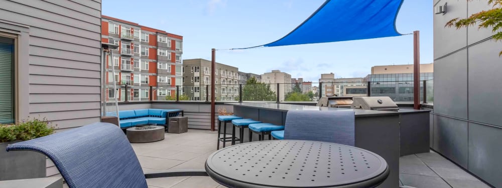 The rooftop lounge at Elan 41 Apartments in Seattle, Washington