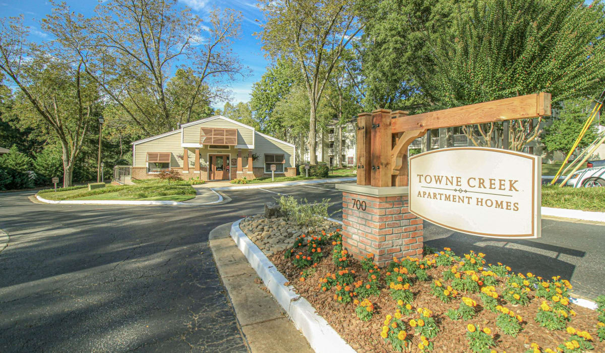 Property sign at Towne Creek Apartment Homes, Gainesville, Georgia