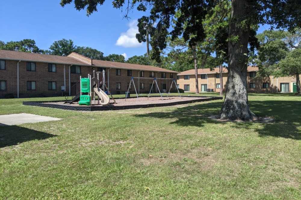 Exterior view of apartment at Caroline Arms in Jacksonville, Florida
