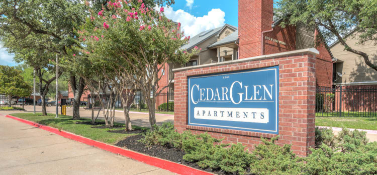 Cedar Glen Apartments sign