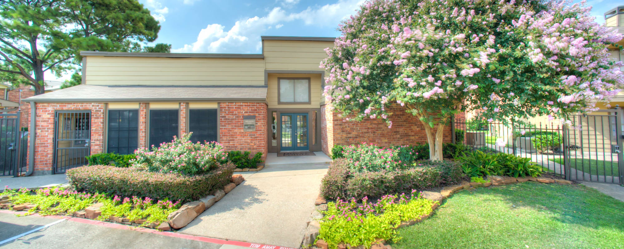 Exterior shot of building GWR Equities in Houston, Texas