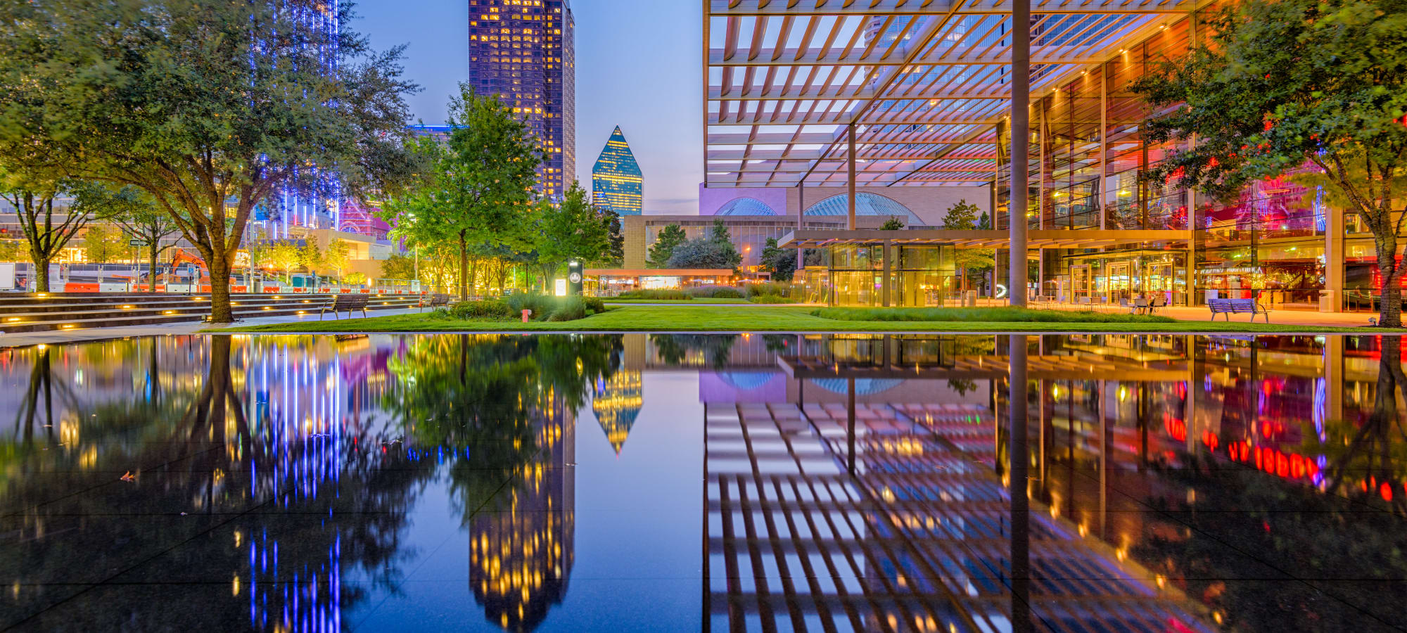 Neighborhood near Marquis at Texas Street in Dallas, Texas