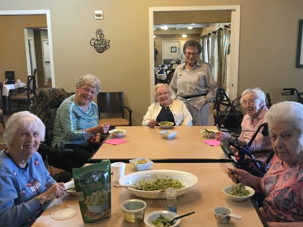 Resident friends enjoying a meal at The Lakes at Banning in Banning, California. 