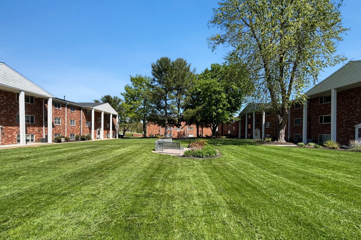Courtyard at Colonial Garden in Newark, Delaware