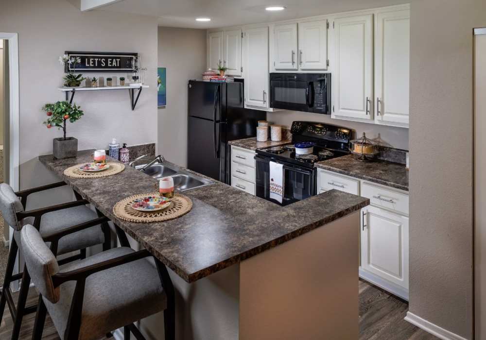 Fully equipped kitchen with oven at Parcwood Apartments in Corona, California, 