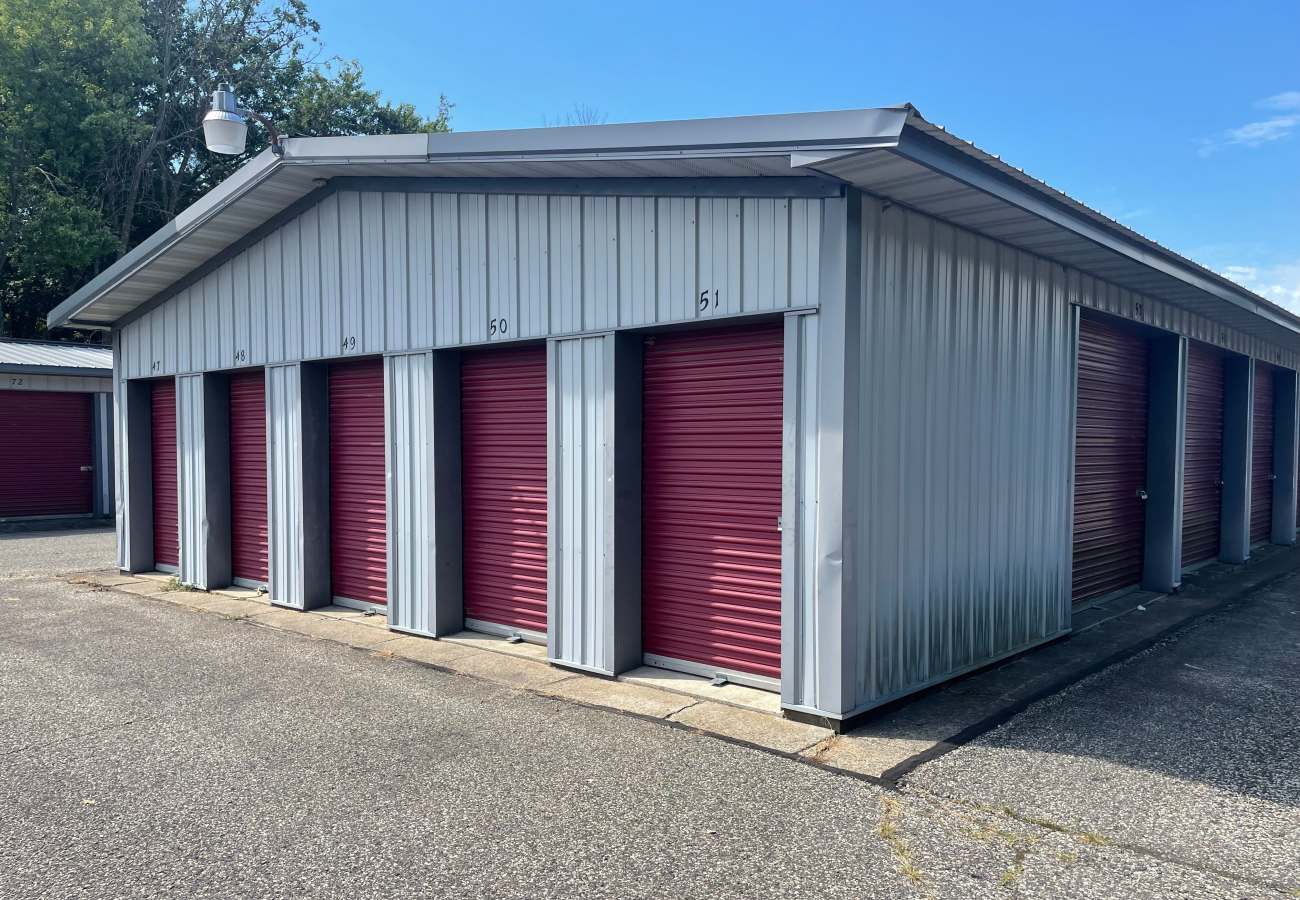 Garage parking at Deer Run Estates in Baraboo, Wisconsin