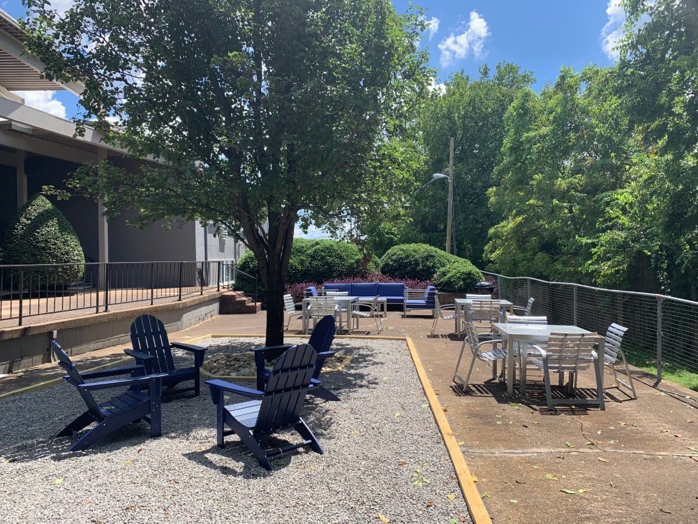 Courtyard area at Belmont Place Apartments in Nashville, Tennessee