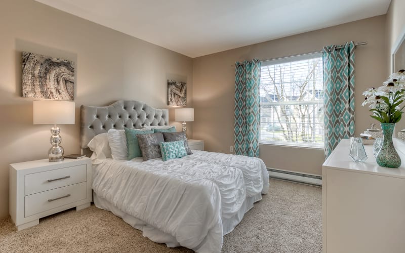 Spacious master bedroom with plush carpeting at Pebble Cove Apartments in Renton, Washington