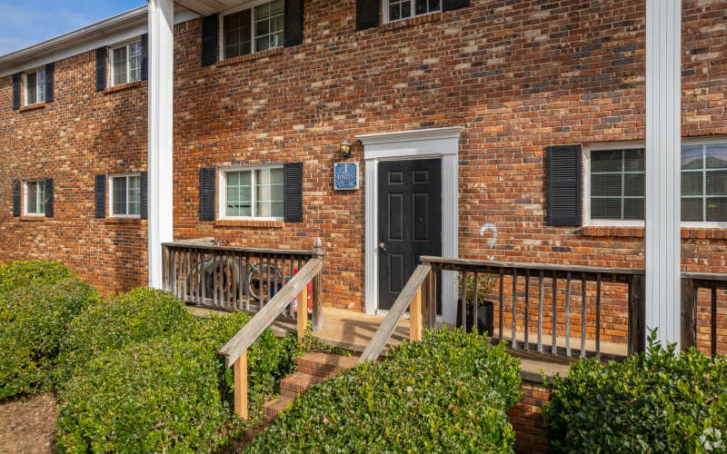 covered apartment building entrance at Cascades on the River in Athens, Georgia