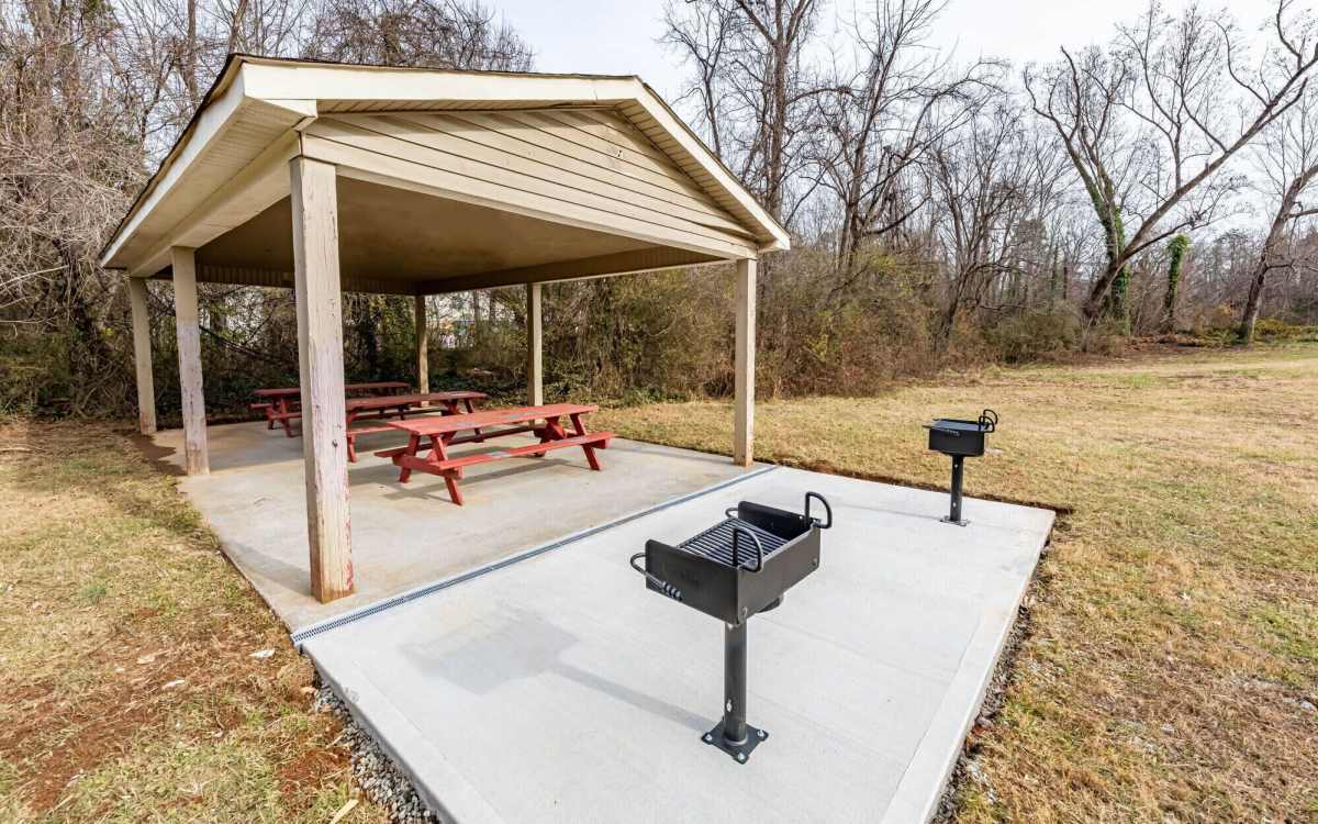 Grill station with seating at Lofts At Glenhaven in Winston Salem, North Carolina