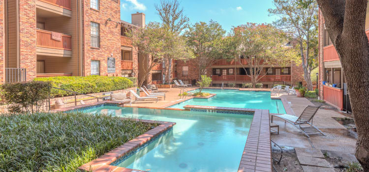 Swimming Pool at Churchill Crossing Apartments