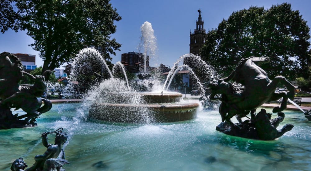 Beautiful fountains near Springhill Apartments in Overland Park, Kansas