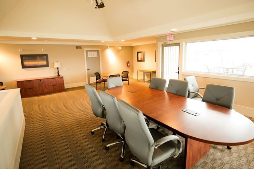 Community meeting room at Stonehaven Apartments in Hazelwood,Missouri