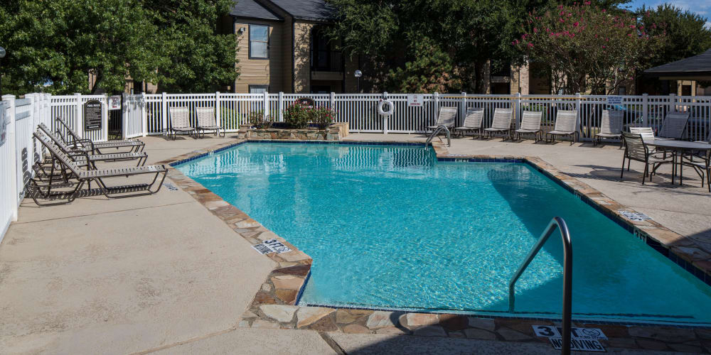 Monterra Pointe offers a swimming pool in Arlington, TX