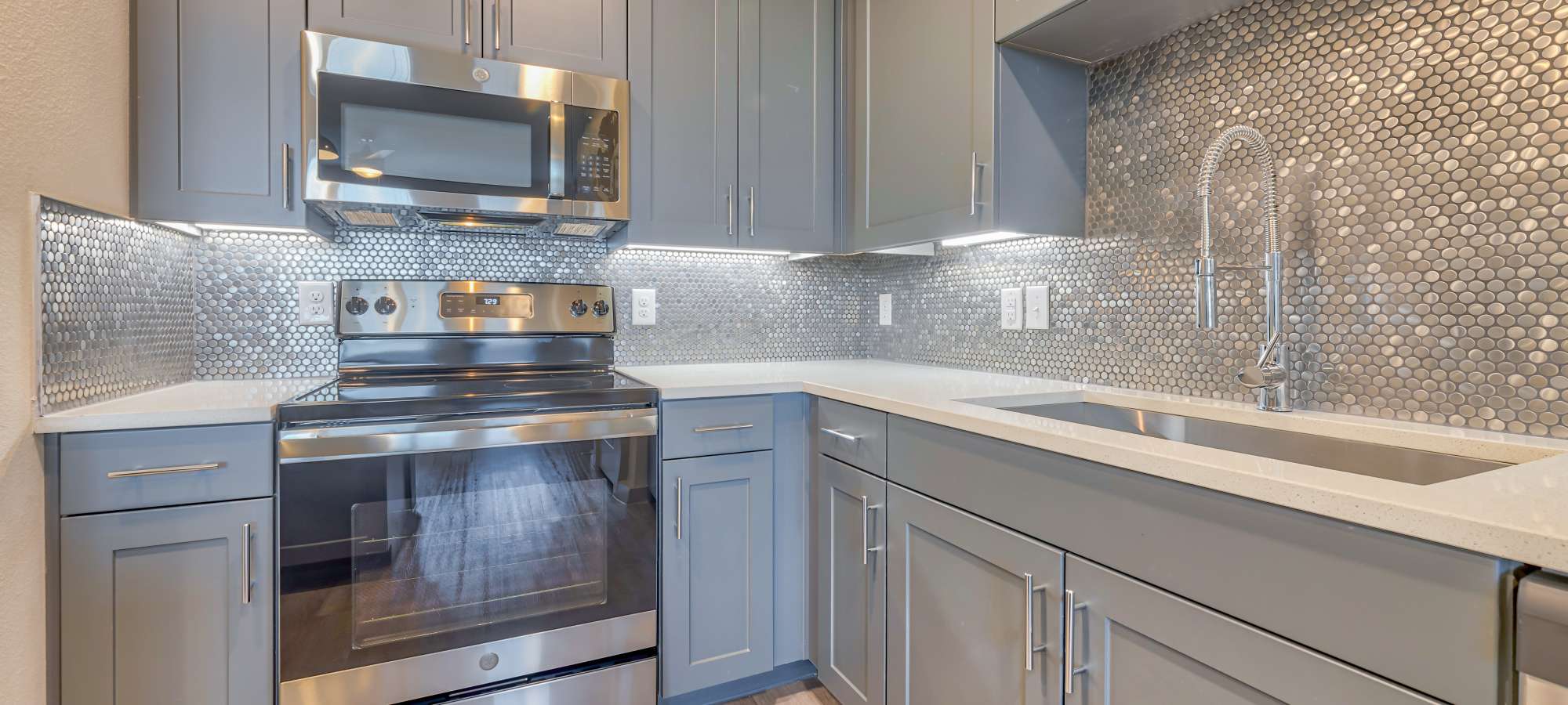 Modern kitchen at Ennova Highlands in Arlington Texas
