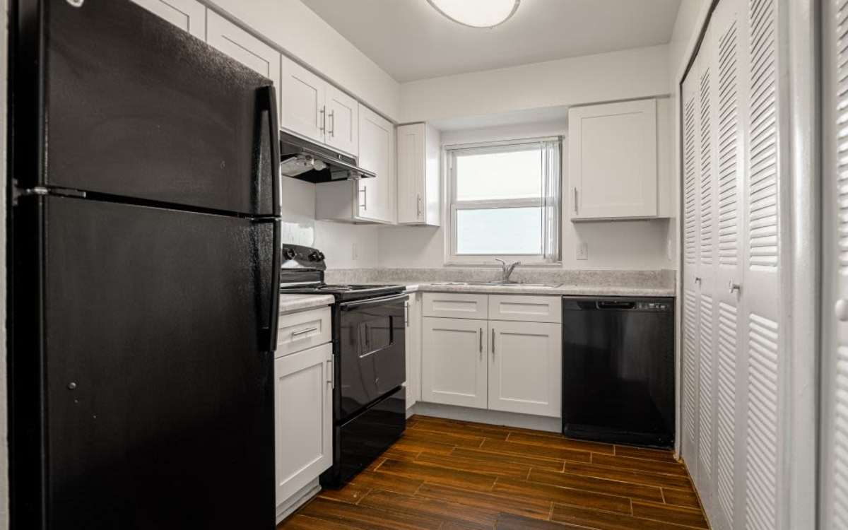 Kitchen with wood flooring at Dunwoodie Place in Orlando, Florida