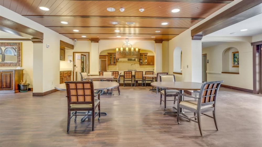 Spacious resident dining room at Oxford Vista Wichita in Wichita, Kansas