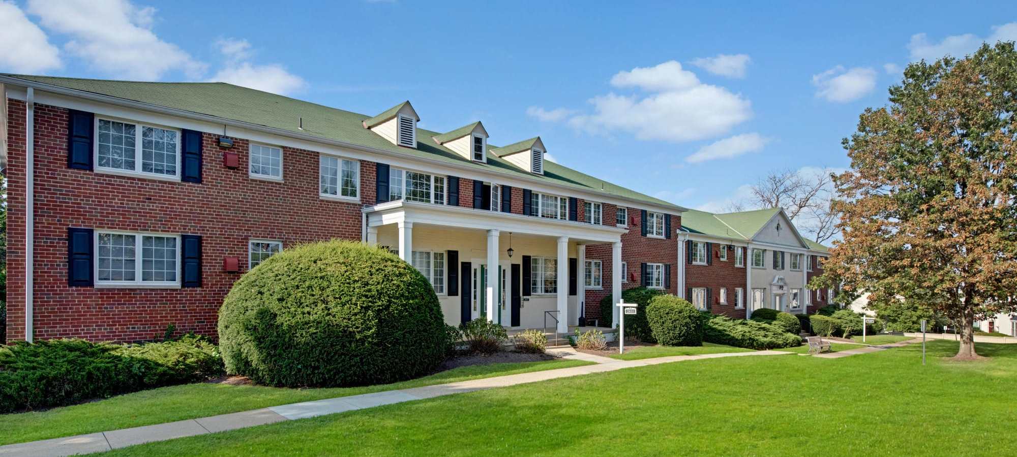 Apartments at Braddock Lee Apartments in Alexandria, Virginia