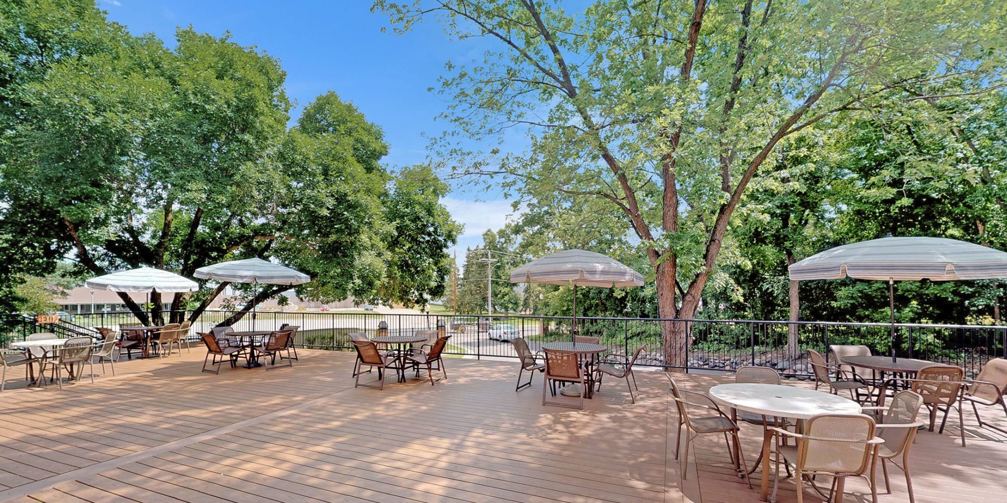 Apartments in Edina, Minnesota at Oaks Braemar