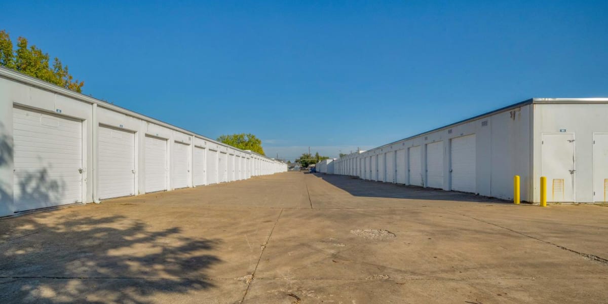 Outdoor storage units with easy, drive-up at StoreLine Self Storage in Wichita Falls, Texas