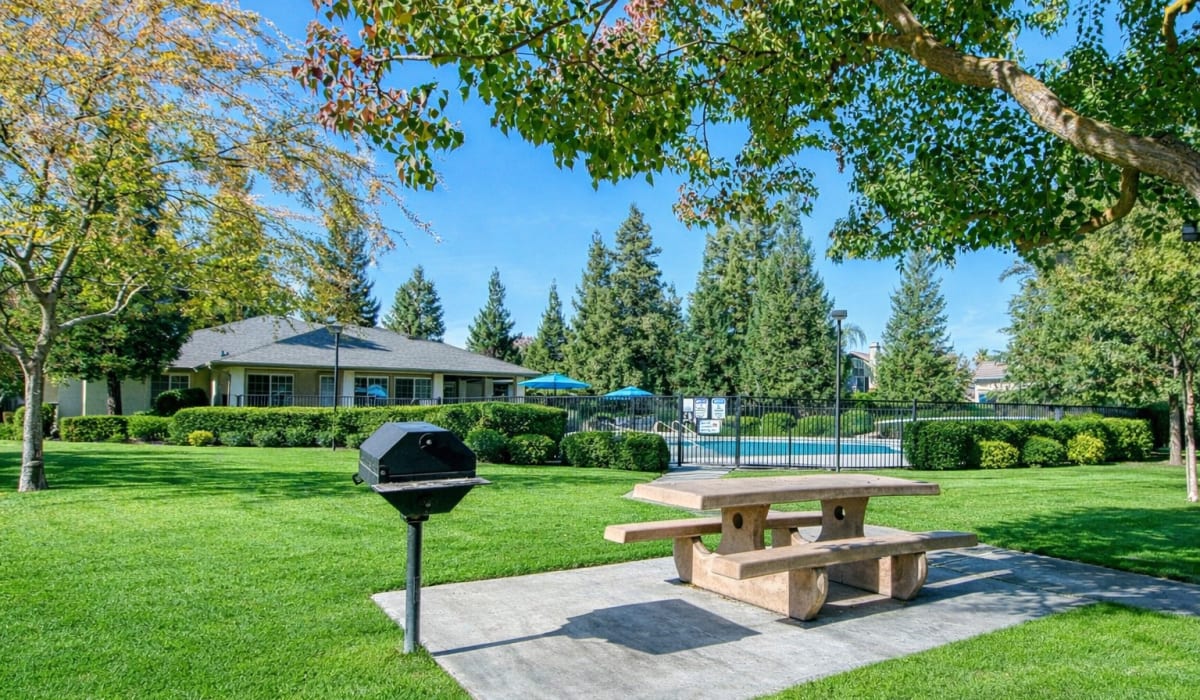 Picnic area at Coventry Cove in Clovis, California