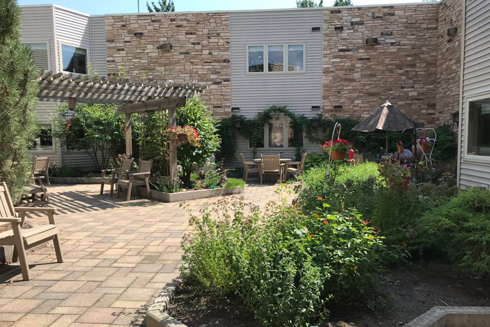 Exterior view of apartment buildings and courtyard at Prairie Hills Cedar Rapids in Cedar Rapids, Iowa.