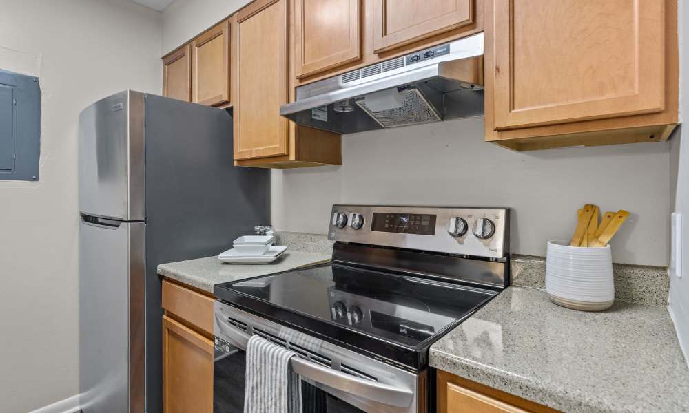 Kitchen with stove at Commodore in Vicksburg, Mississippi