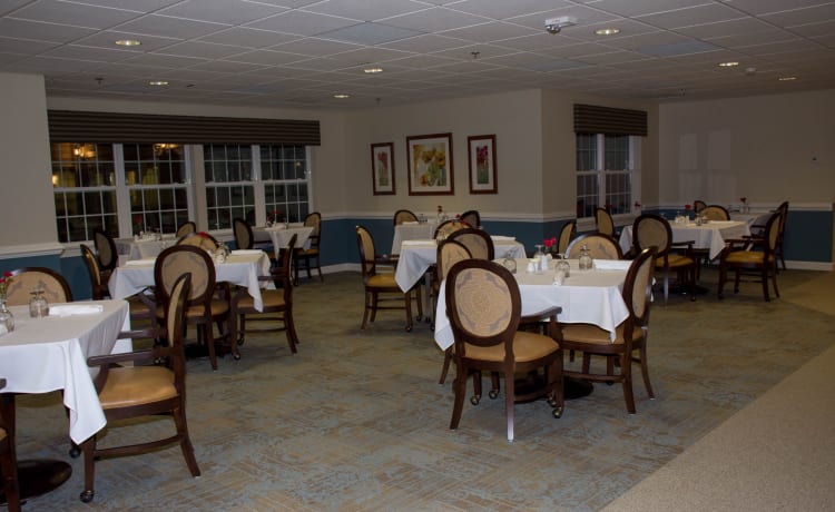 Community dining room at Heritage Green Assisted Living in Mechanicsville, Virginia