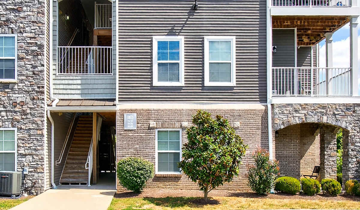 Front view of apartment at Palomar Woods in Lexington, Kentucky