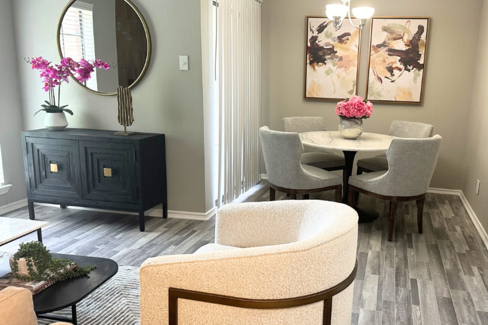 A view of the living and dinning area at Walnut Ridge in Arlington, Texas