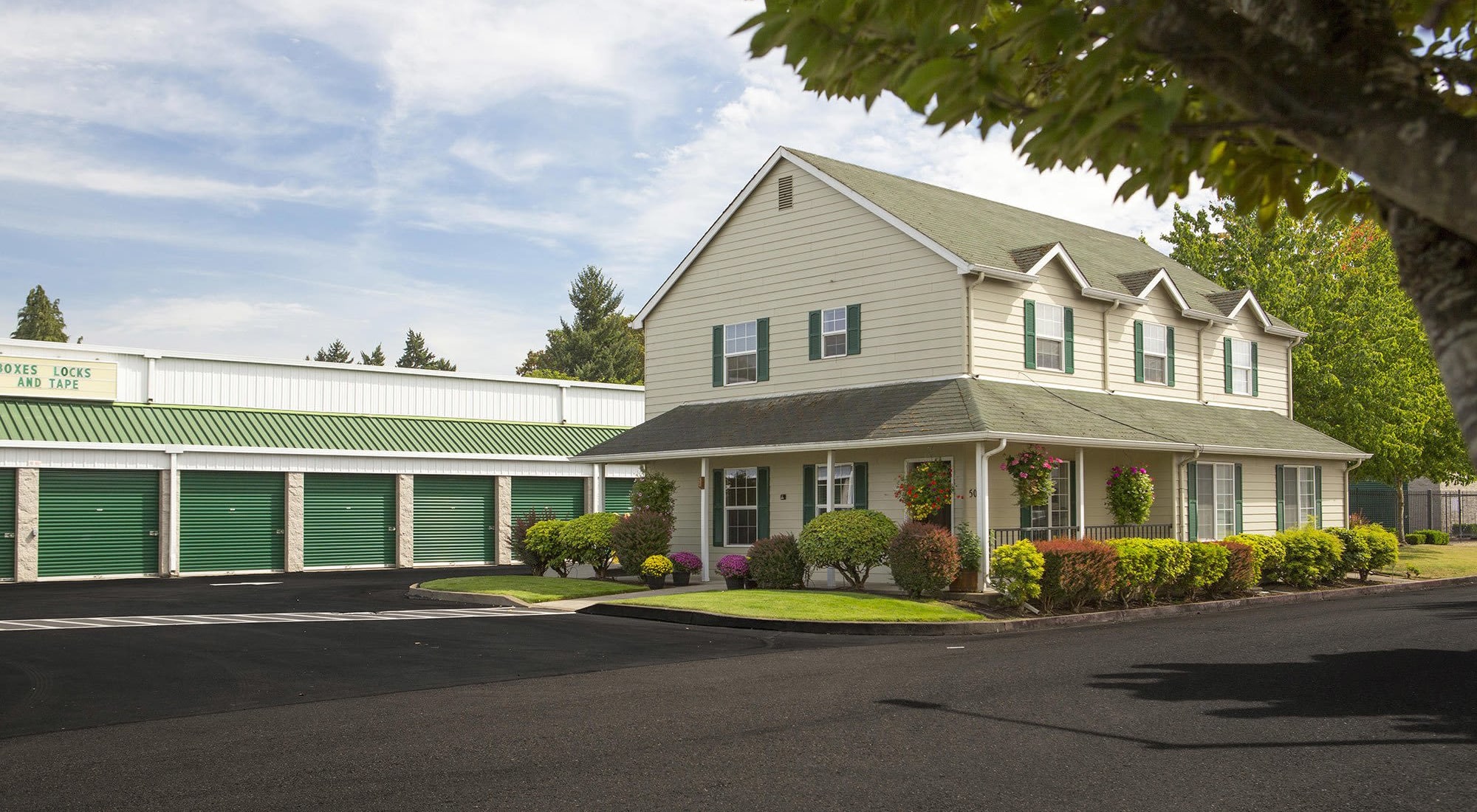 Self storage at A Storage Place in Keizer, Oregon