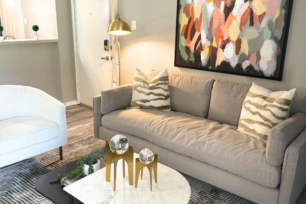 A luxurious living room at Walnut Ridge in Arlington, Texas