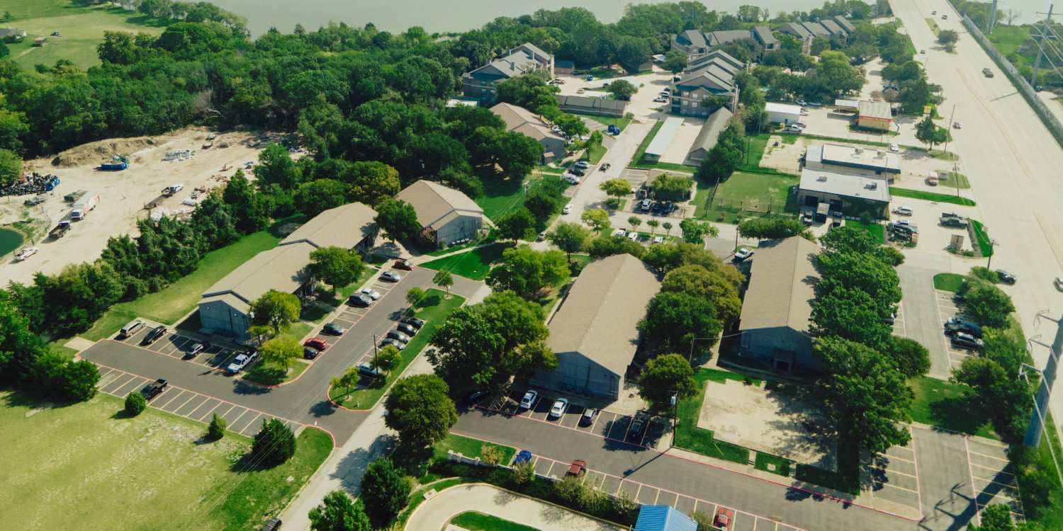 Lakeshore Villa Apartments apartments in Rowlett, {location_state_name}}