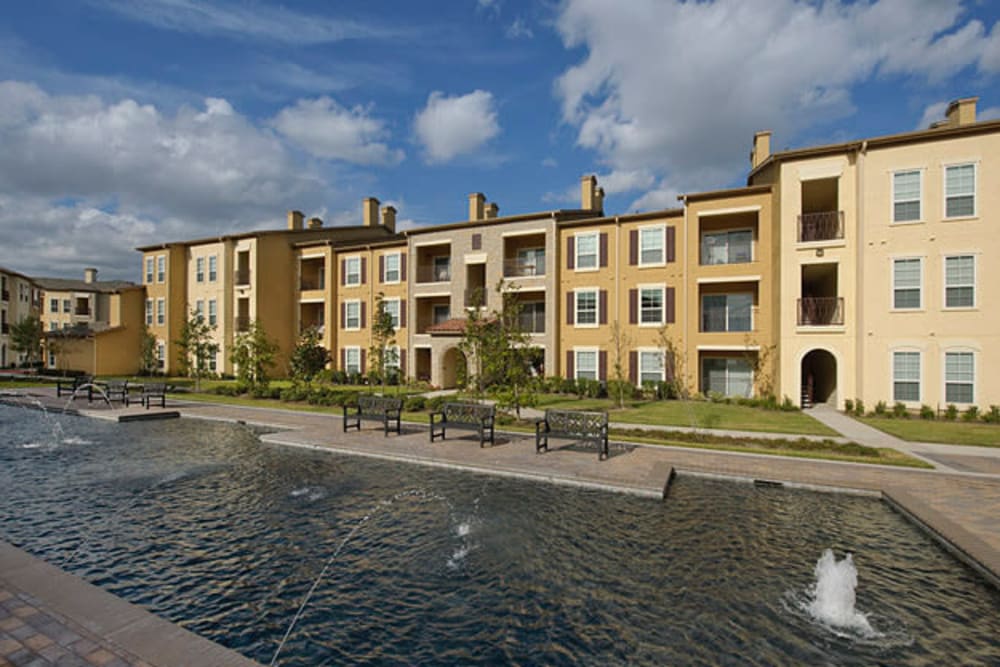 Community water feature with seating nearby at Amalfi at Tuscan Lakes in League City, Texas