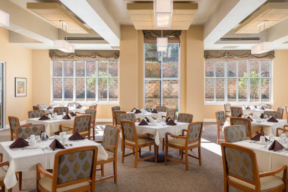 Spacious dining room at Merrill Gardens at Madison in Madison, Alabama. 