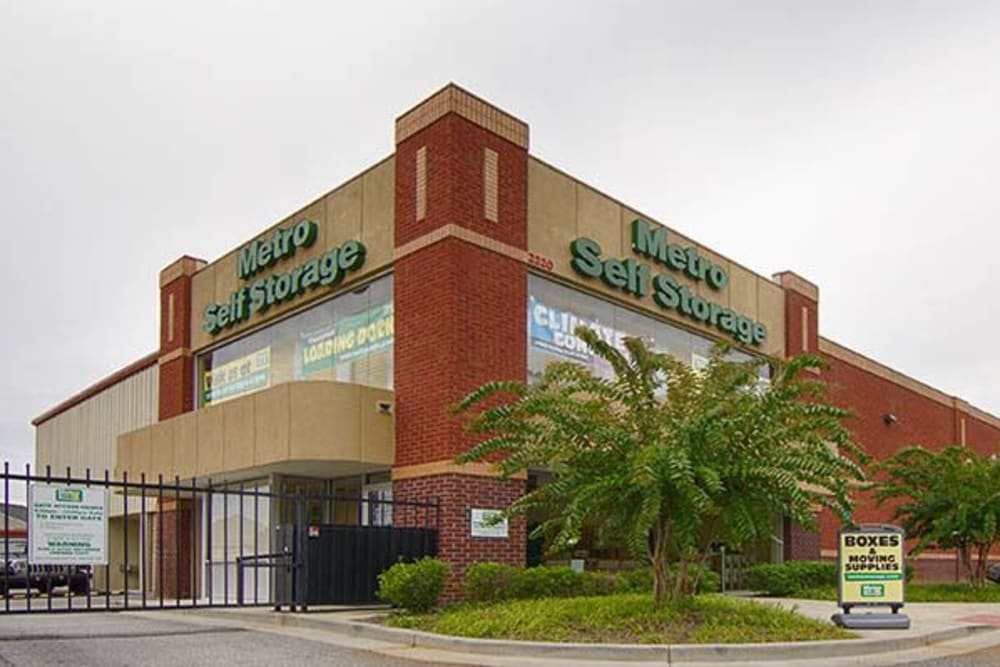 Facility exterior view at Metro Self Storage in Lawrenceville, Georgia
