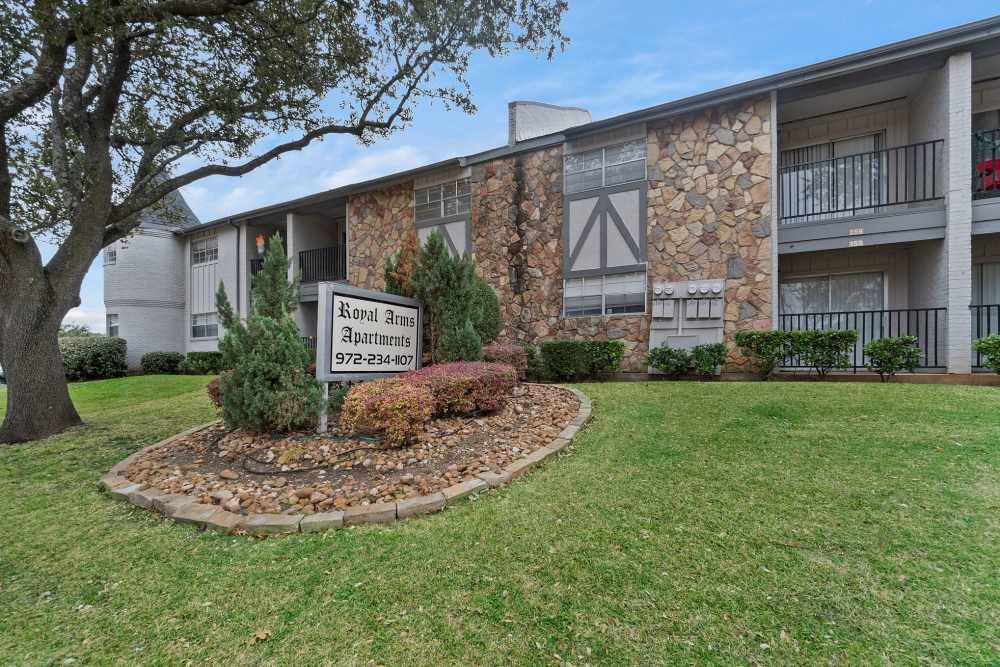 Property entrance with signage at Royal Arms in Richardson, Texas