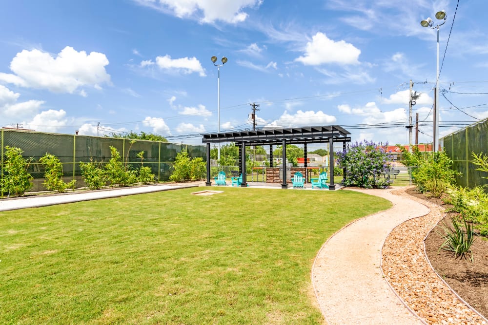 Resident lawn and seating area at EnVue Apartments in Bryan, Texas