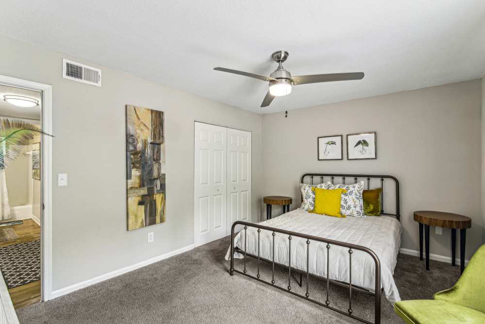 Well-designed bedroom with ceiling fan and a ceiling fan at Elliot Norcross in Norcross, Georgia