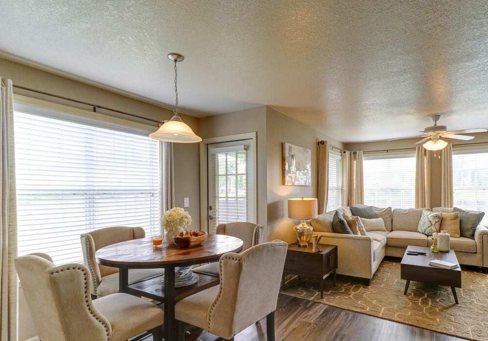 Dining area at The Reserve at Kanapaha in Gainesville, Florida