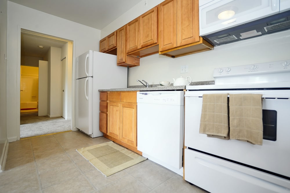 The Colonials Apartment Homes offers a kitchen in Cherry Hill, NJ