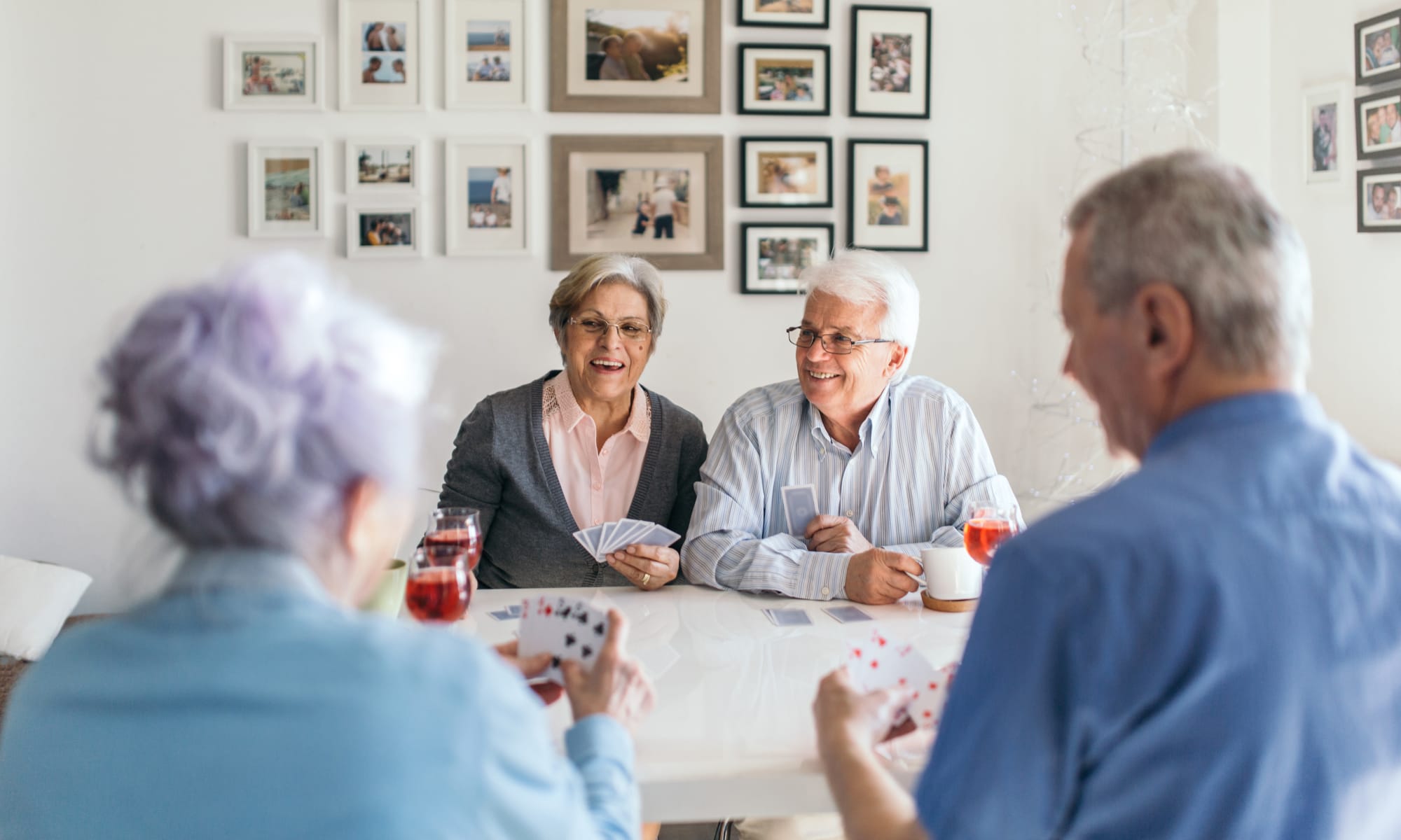 Residents playing cards at Broadwell Senior Living in Plymouth, Minnesota