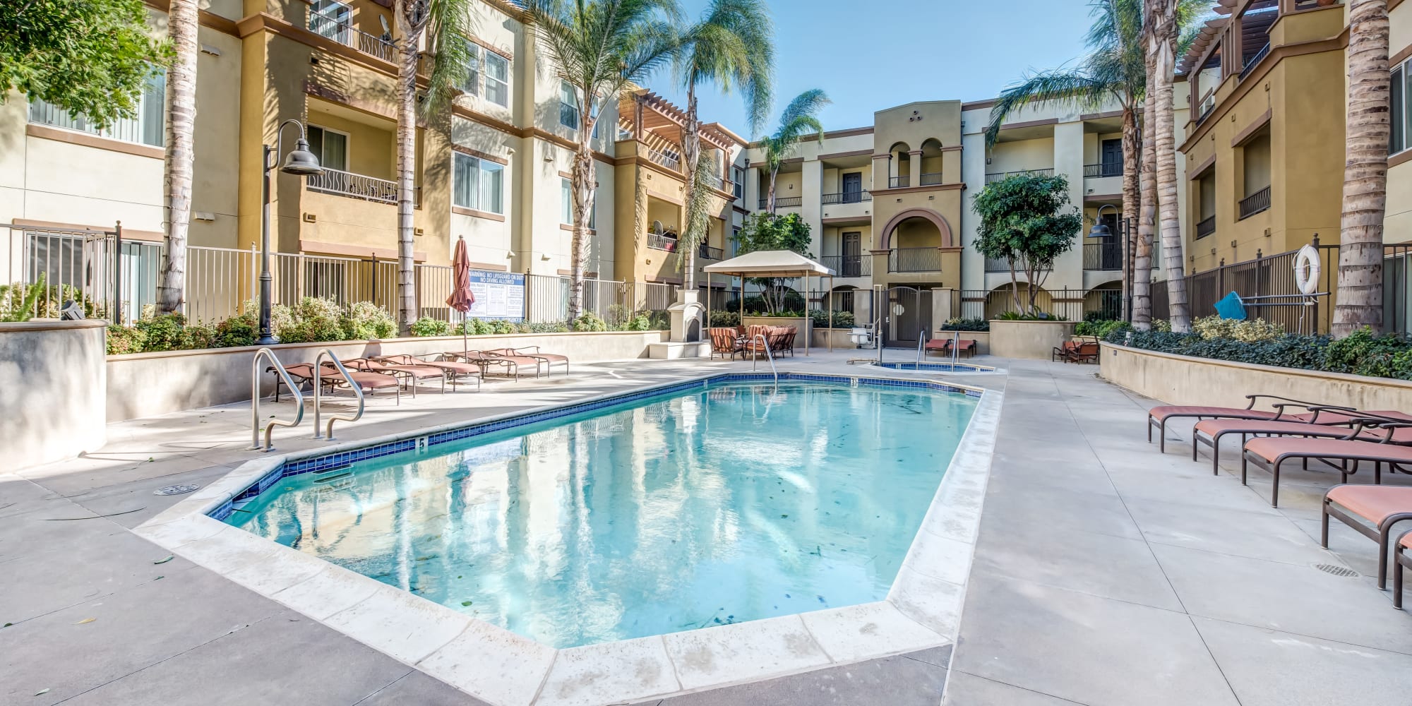 Apartments in Chatsworth, California, at Sofi at Topanga Canyon