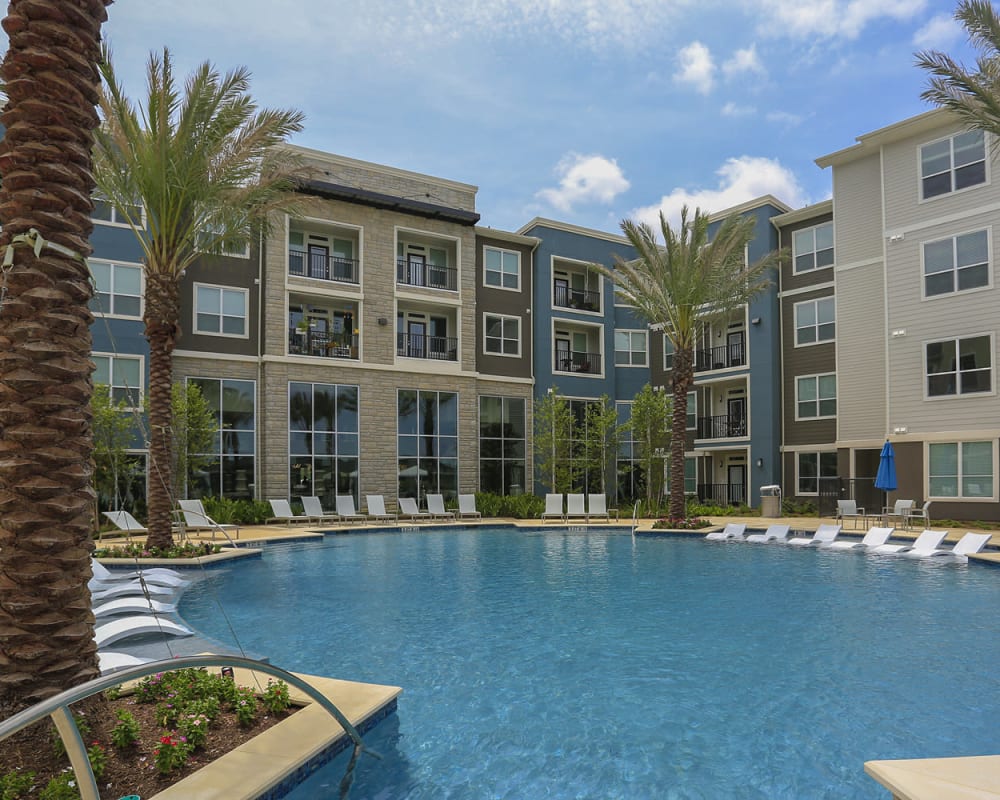 29th Street Capital apartment community with a sparkling swimming pool