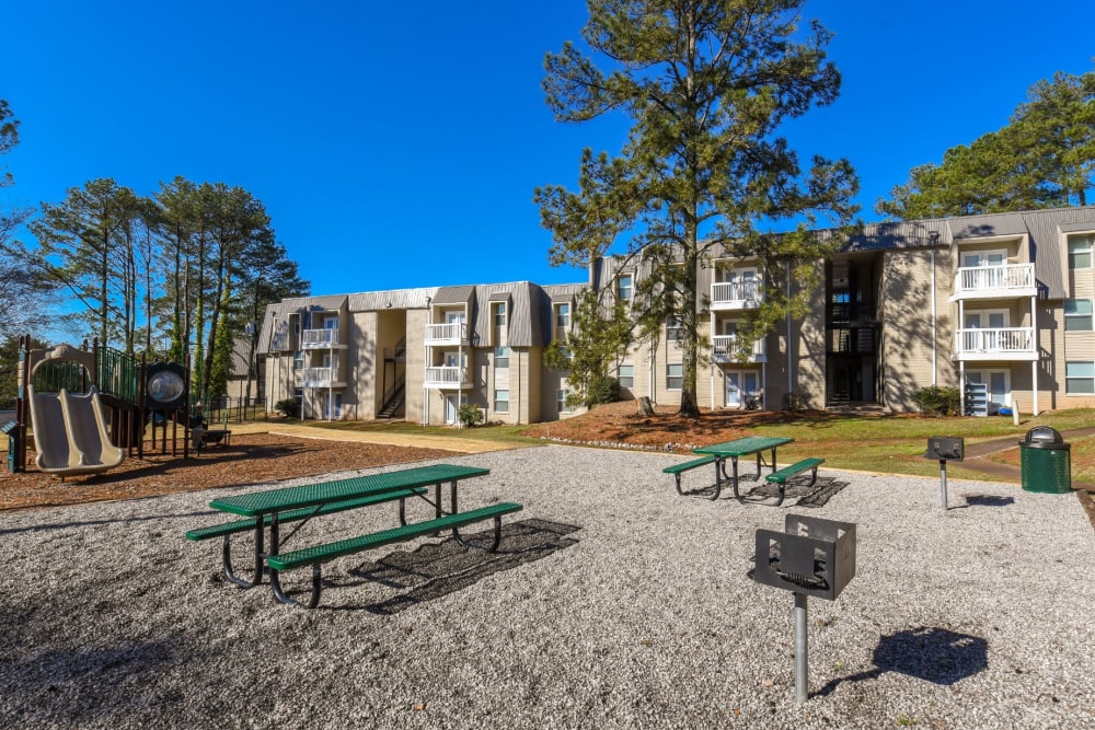 Community bbq area at Valley Station Apartment Homes in Birmingham, Alabama